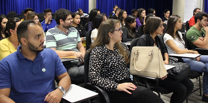Alunos do curso do Direito (Foto: Karina Camargos Coutinho)